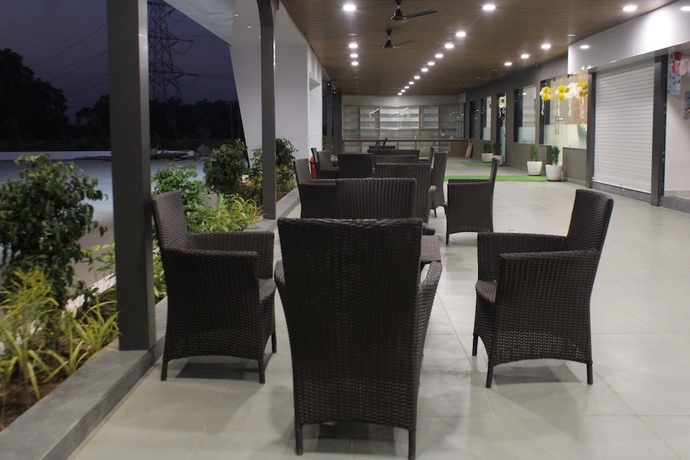 Imagen del bar/restaurante del Hotel HOTEL RANN FRONT. Foto 5