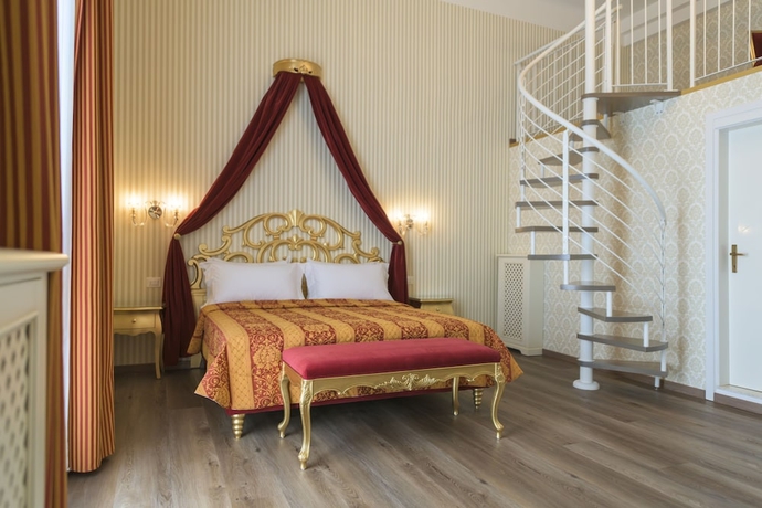 Imagen de la habitación del Hotel HOTEL REGINA DEL GARDA SUITE. Foto 10
