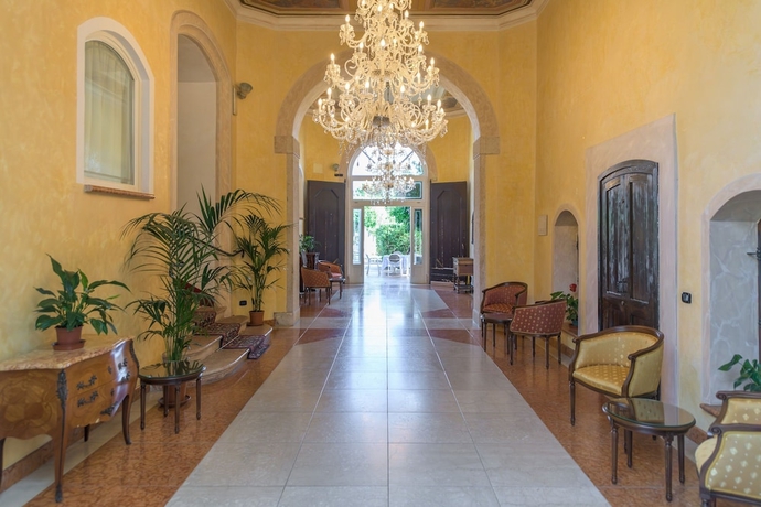 Imagen de los interiores del Hotel HOTEL REGINA DEL GARDA SUITE. Foto 15