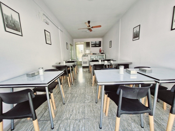 Imagen del bar/restaurante del Hotel HOTEL RESIDENCIAL CAMACHO. Foto 5