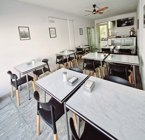 Imagen del bar/restaurante del Hotel HOTEL RESIDENCIAL CAMACHO. Foto 6
