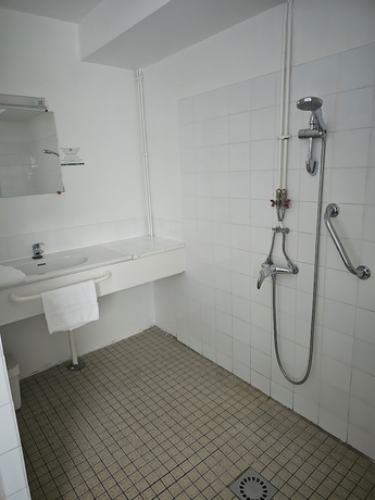 Imagen de la habitación del Hotel HOTEL RESTAURANT DU LAC, Graulhet. Foto 11