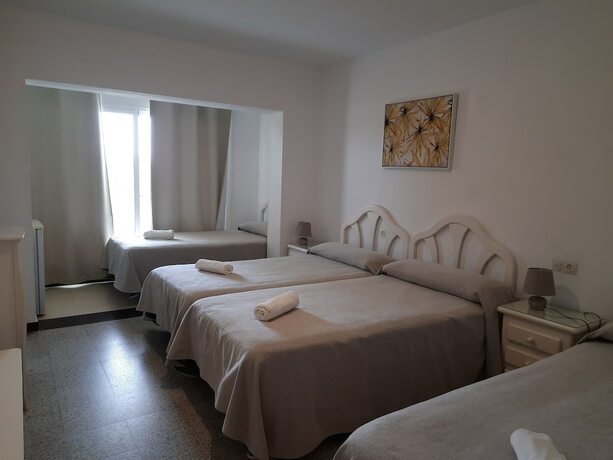 Imagen de la habitación del Hotel HOTEL RIOMAR. Foto 13