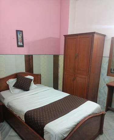 Imagen de la habitación del Hotel HOTEL RIZ VARANASI. Foto 2