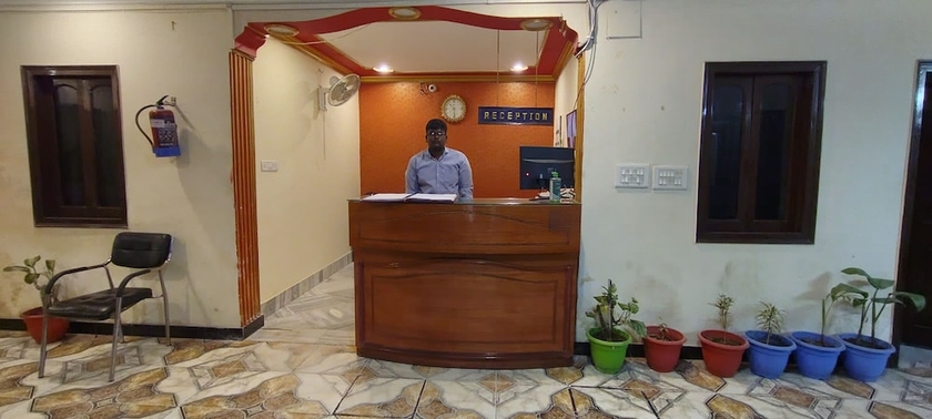 Imagen de los interiores del Hotel HOTEL RIZ VARANASI. Foto 18