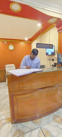 Imagen de los interiores del Hotel HOTEL RIZ VARANASI. Foto 19