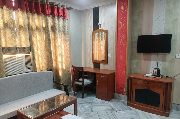 Imagen de la habitación del Hotel HOTEL RIZ VARANASI. Foto 8
