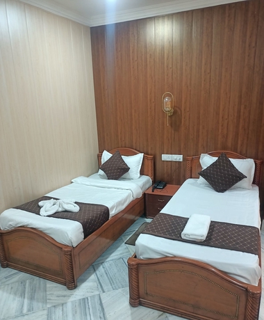 Imagen de la habitación del Hotel HOTEL RIZ VARANASI. Foto 9