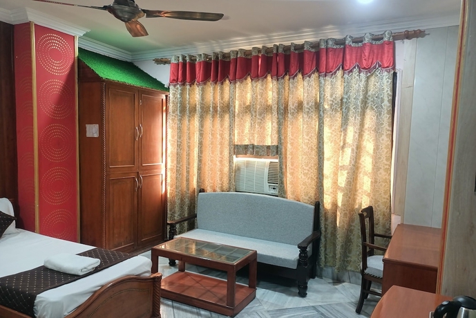 Imagen de la habitación del Hotel HOTEL RIZ VARANASI. Foto 10