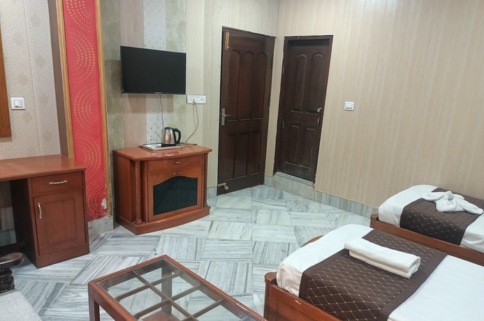 Imagen de la habitación del Hotel HOTEL RIZ VARANASI. Foto 11