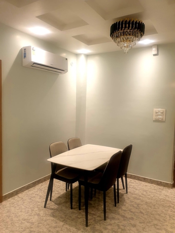 Imagen de la habitación del Hotel HOTEL RUDRA RESIDENCY. Foto 13