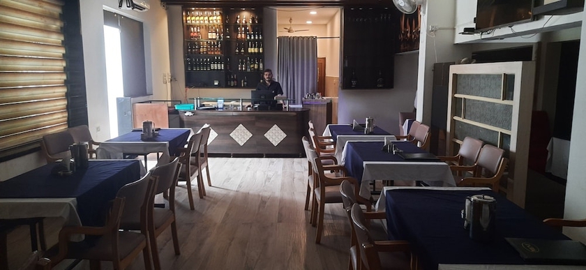 Imagen del bar/restaurante del Hotel HOTEL SAGAR INTERNATIONAL. Foto 1
