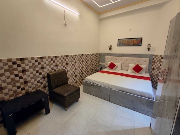Imagen de la habitación del Hotel HOTEL SARWAN. Foto 3