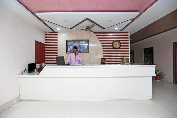 Imagen de los interiores del Hotel HOTEL SATKAR. Foto 17
