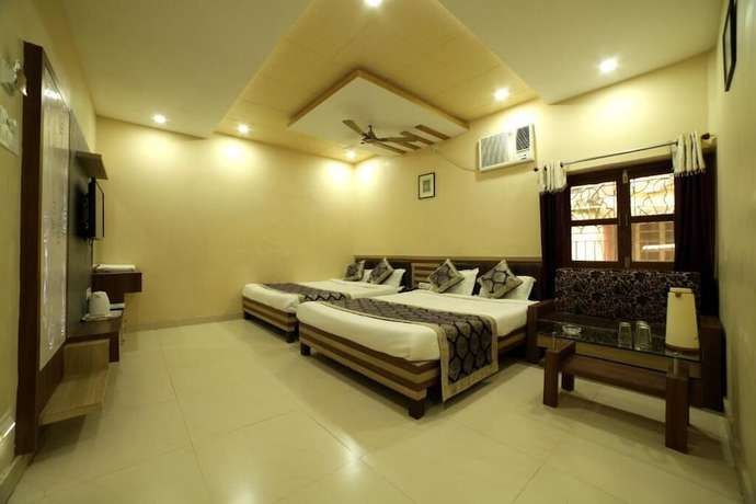 Imagen de la habitación del Hotel HOTEL SATKAR. Foto 2