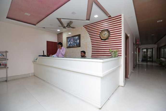 Imagen de los interiores del Hotel HOTEL SATKAR. Foto 19
