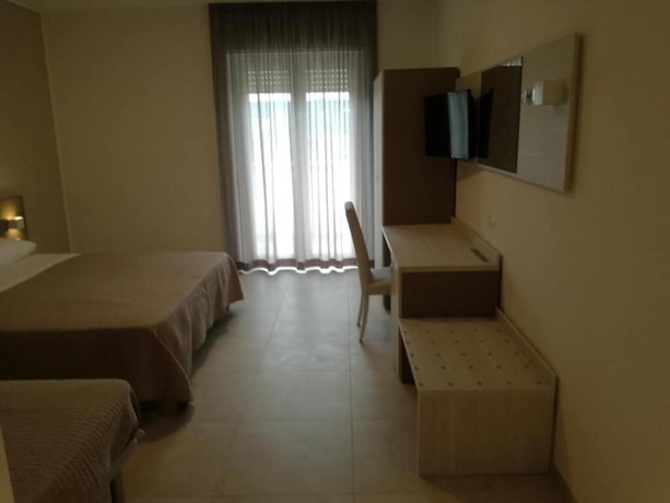 Imagen de la habitación del Hotel HOTEL SETTIBI. Foto 16