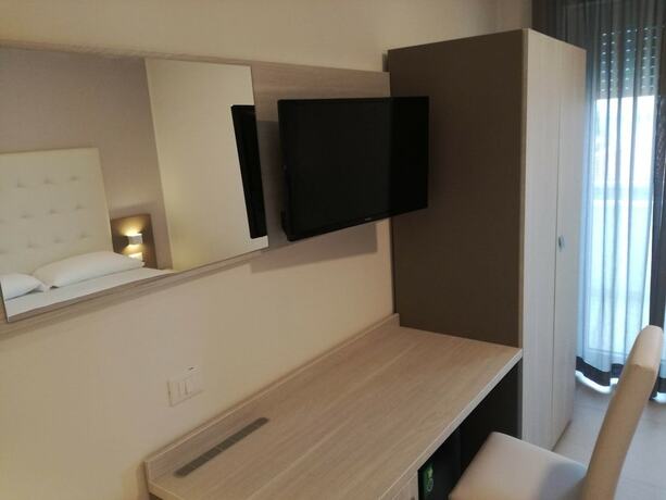 Imagen de la habitación del Hotel HOTEL SETTIBI. Foto 17