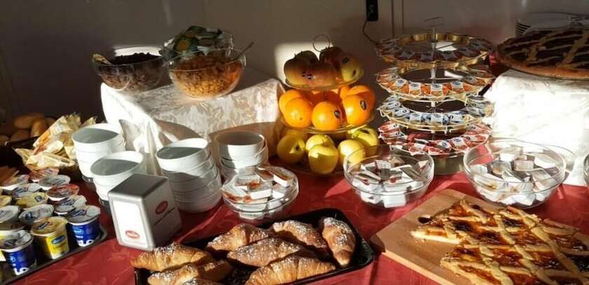 Imagen general del Hotel HOTEL SETTIBI. Foto 12