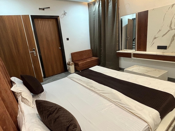 Imagen de la habitación del Hotel HOTEL SHREE ASHTAVINAYAK GRAND. Foto 3
