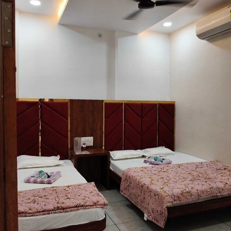 Imagen de la habitación del Hotel HOTEL SHREE GAJANAND PALACE. Foto 3