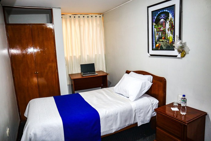 Imagen de la habitación del Hotel HOTEL SIDERAL OFICIAL. Foto 12