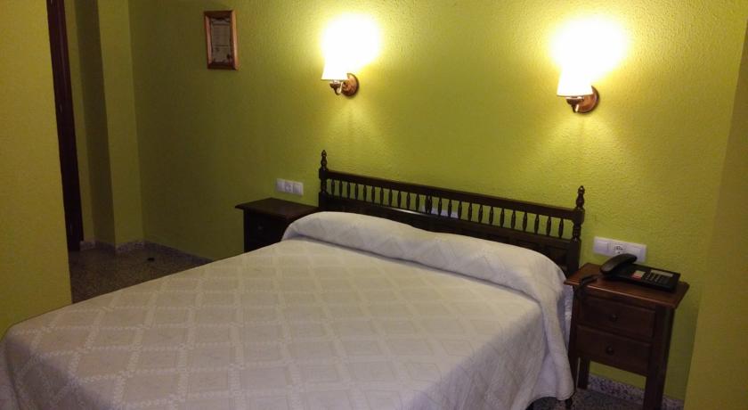 Imagen de la habitación del Hotel HOTEL SIERRA DE SEGURA. Foto 3