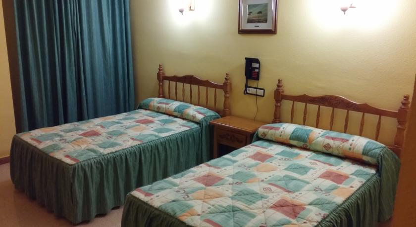 Imagen de la habitación del Hotel HOTEL SIERRA DE SEGURA. Foto 4