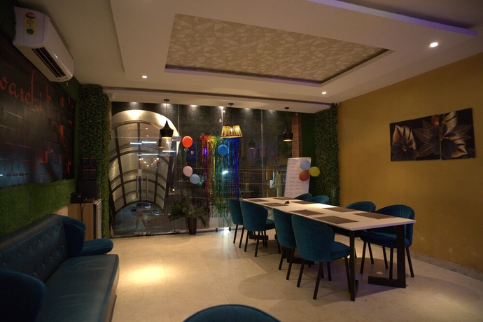 Imagen del bar/restaurante del Hotel HOTEL SONALI GOLDEN PALACE. Foto 5