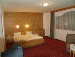 Imagen de la habitación del Hotel HOTEL STEUXNER. Foto 18