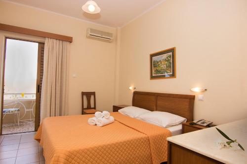 Imagen de la habitación del Hotel HOTEL STOUPA. Foto 5