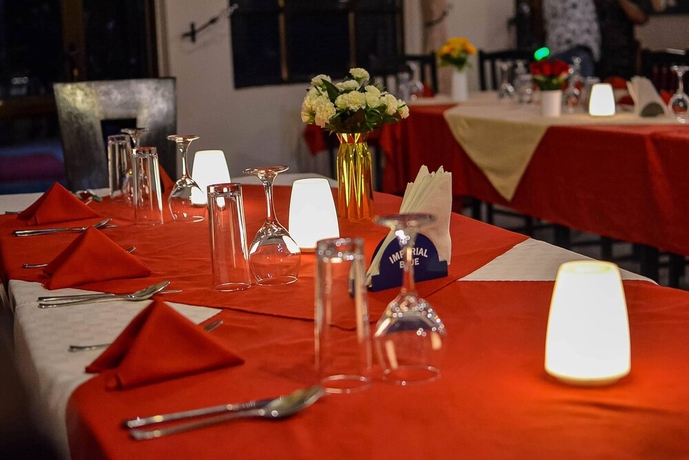 Imagen del bar/restaurante del Hotel HOTEL TAJI. Foto 6