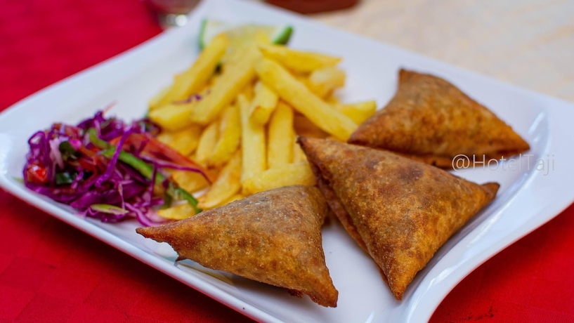 Imagen del bar/restaurante del Hotel HOTEL TAJI. Foto 7