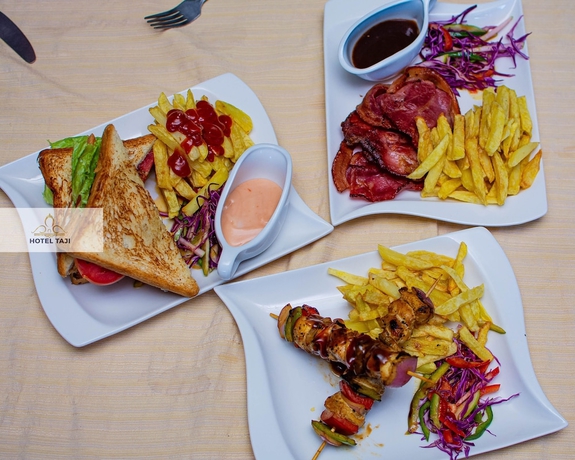 Imagen del bar/restaurante del Hotel HOTEL TAJI. Foto 9