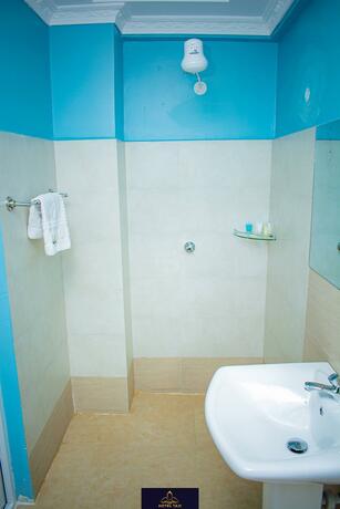 Imagen general del Hotel HOTEL TAJI. Foto 6