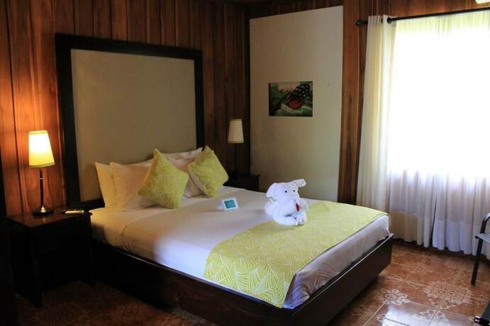 Imagen de la habitación del Hotel HOTEL TANGARA ARENAL. Foto 11