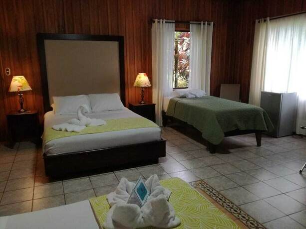 Imagen de la habitación del Hotel HOTEL TANGARA ARENAL. Foto 15