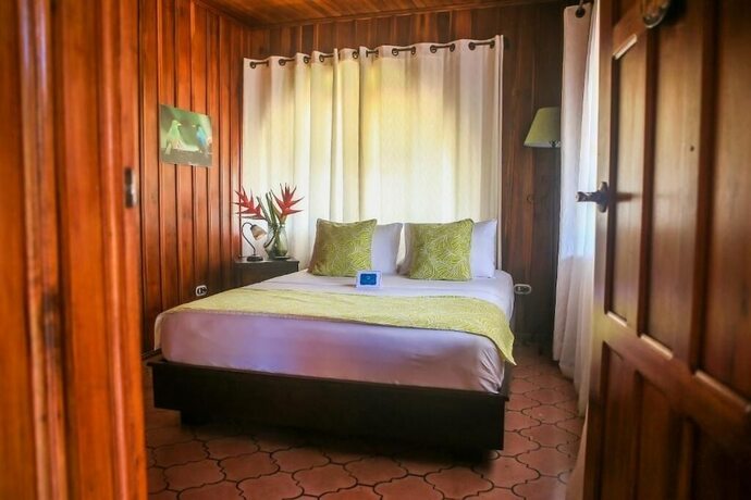 Imagen de la habitación del Hotel HOTEL TANGARA ARENAL. Foto 20