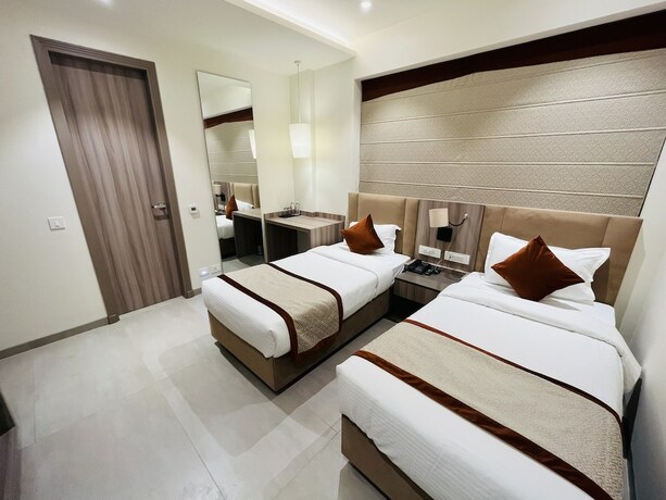 Imagen de la habitación del Hotel HOTEL THE ROYAL VISTA. Foto 13