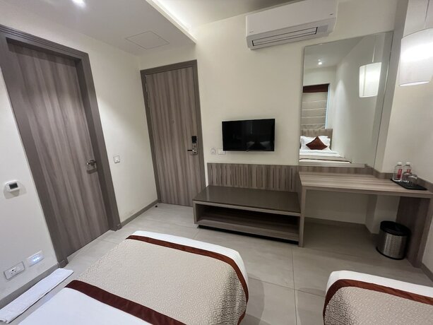 Imagen de la habitación del Hotel HOTEL THE ROYAL VISTA. Foto 16