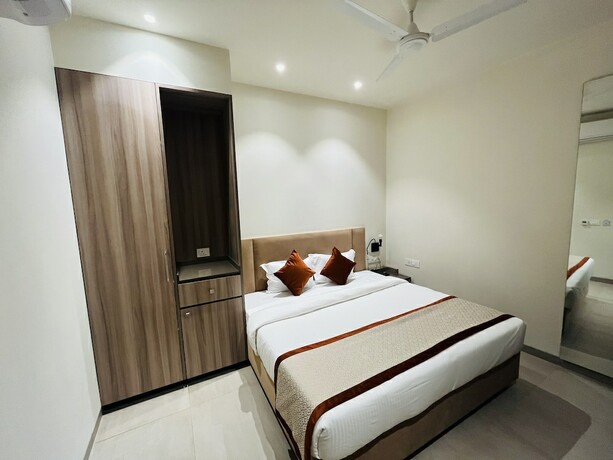 Imagen de la habitación del Hotel HOTEL THE ROYAL VISTA. Foto 18