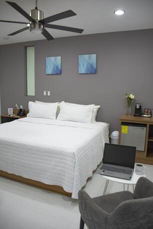 Imagen de la habitación del Hotel HOTEL TRAMONTO MAZATLAN. Foto 17