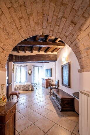 Imagen general del Hotel HOTEL TREVI. Foto 10