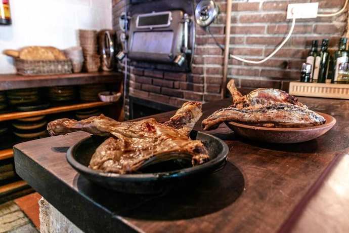 Imagen del bar/restaurante del Hotel HOTEL V.CIUDAD. Foto 2