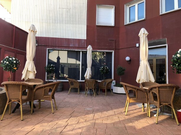 Imagen de los exteriores del Hotel HOTEL V.CIUDAD. Foto 9