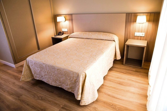 Imagen de la habitación del Hotel HOTEL VILLA CEUTI. Foto 10