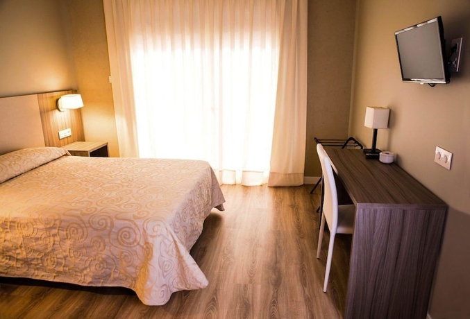 Imagen de la habitación del Hotel HOTEL VILLA CEUTI. Foto 11