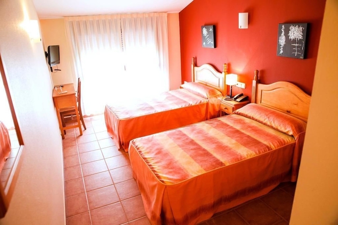 Imagen de la habitación del Hotel HOTEL VILLA CEUTI. Foto 14