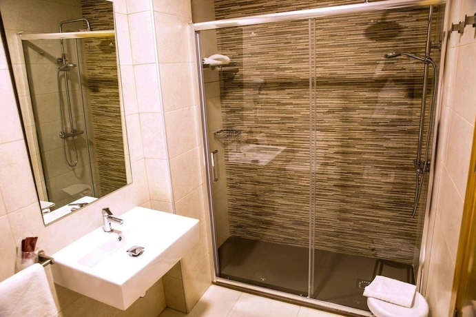 Imagen de la habitación del Hotel HOTEL VILLA CEUTI. Foto 17