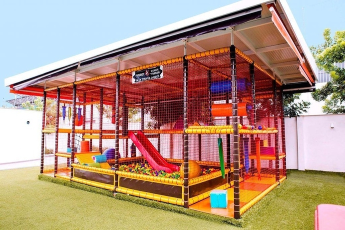 Imagen de los exteriores del Hotel HOTEL VILLA CEUTI. Foto 19